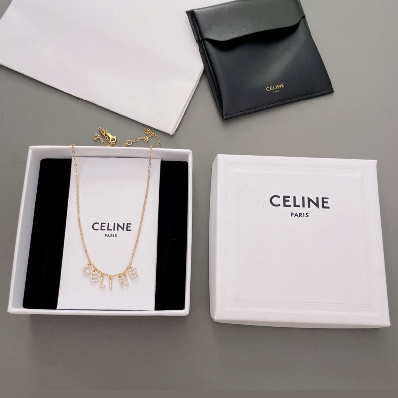 Ba*len*cia*ga necklaces